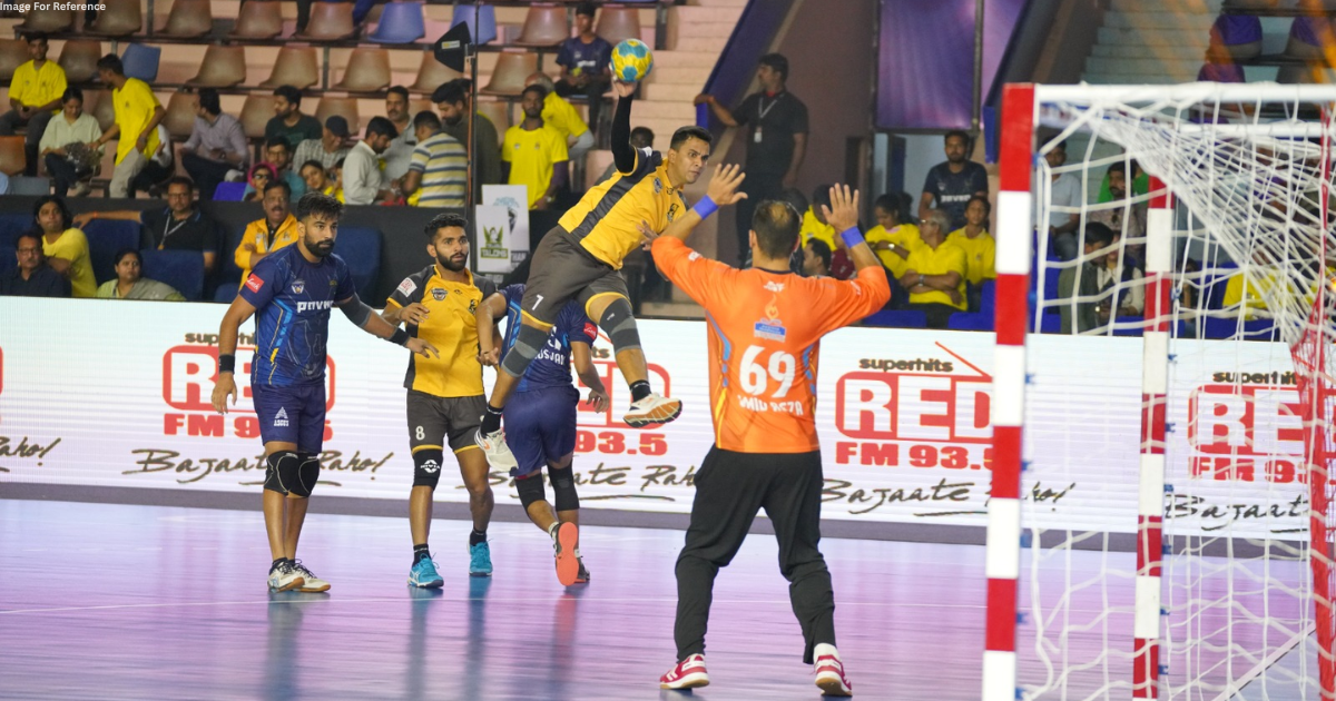 Golden Eagles Uttar Pradesh record their first victory in Premier Handball League as they edged out Garvit Gujarat in an entertaining encounter